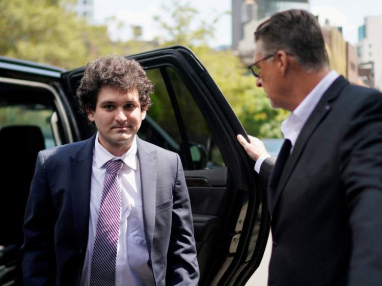 Comienza el Juicio Contra el Ex-Presidente de FTX por Fraude Masivo