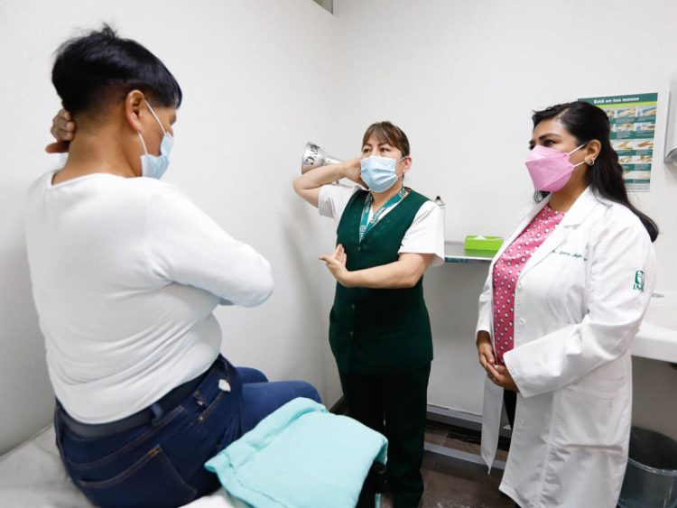 IMSS Promueve la Autoexploración Mamaria a Partir de los 20 Años para Combatir el Cáncer de Mama