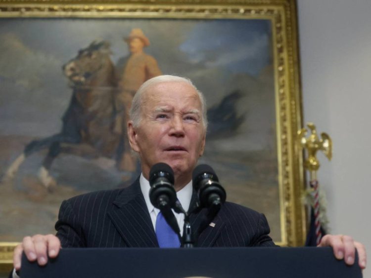 Biden Defiende el Gasto en Reforzamiento del Muro Fronterizo