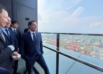 Mauricio Vila busca inspiración en el puerto de Singapur para el desarrollo del Puerto de Altura de Progreso