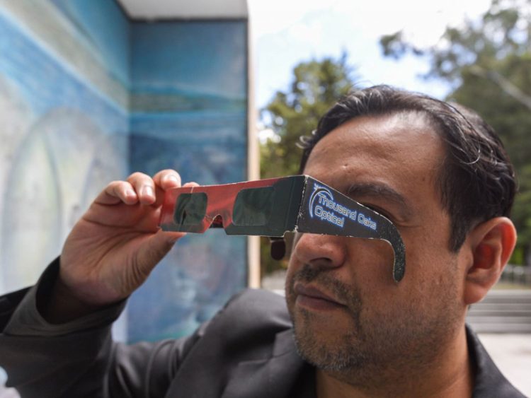 Especialistas Advierten Cautela en la Observación del Eclipse para Proteger la Vista