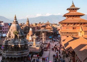 Fuertes Sismos Sacuden Nepal e India, Dejando Heridos y Daños Materiales