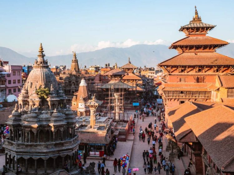 Fuertes Sismos Sacuden Nepal e India, Dejando Heridos y Daños Materiales