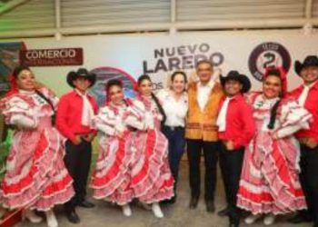 Disfrutan gobernador y alcaldesa pabellón de Nuevo Laredo en Feria Tamaulipas