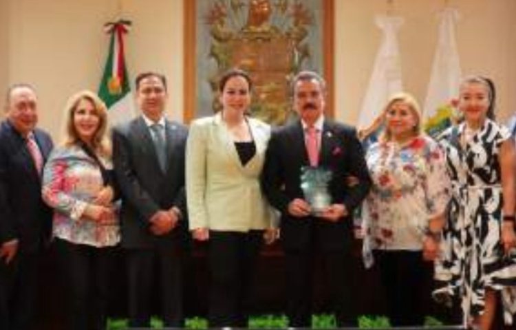 RECONOCE AYUNTAMIENTO La trayectoria empresarial de Eduardo Garza Robles