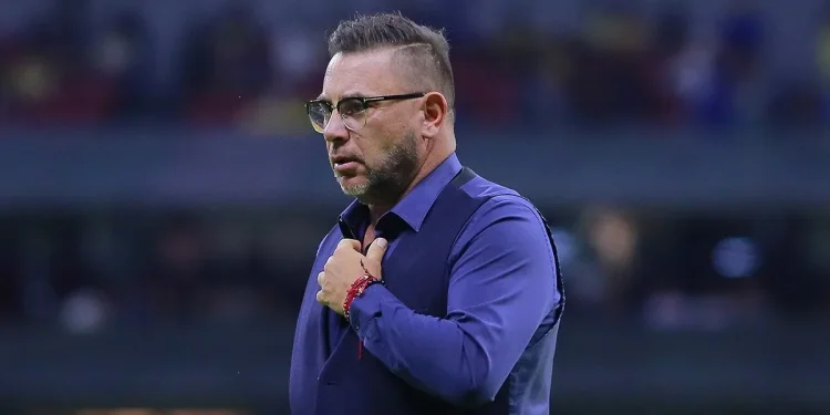 Turco Mohamed Sancionado Económicamente por Sus Gestos en el Clásico Capitalino