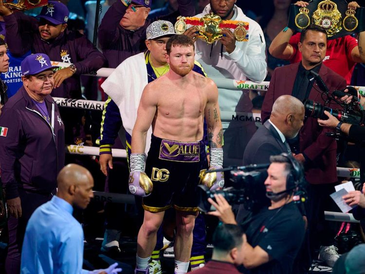 Conor McGregor se burla del trasero de Canelo Álvarez y despierta su furia