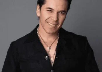 Detienen al cantante Raúl Sandoval por ‘broma’ en aeropuerto: ‘Dije la palabra mágica’