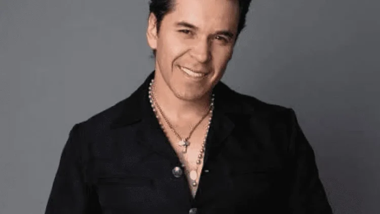 Detienen al cantante Raúl Sandoval por ‘broma’ en aeropuerto: ‘Dije la palabra mágica’