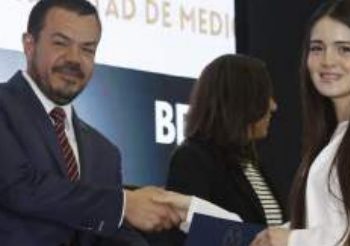 Entrega UAT becas a sus estudiantes de excelencia
