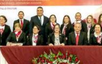 Egresan licenciados y másteres del Centro de Actualización del Magisterio
