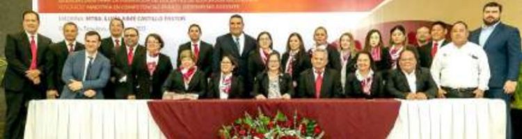Egresan licenciados y másteres del Centro de Actualización del Magisterio