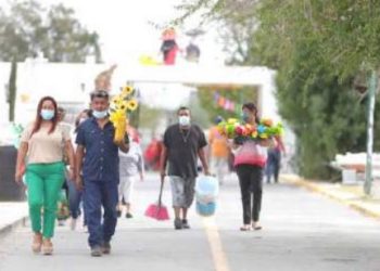 Más de 12 mil visitan a difuntos en panteones