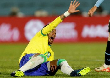 Neymar Sufre Lesión en la Rodilla y Estará de Baja por 10 Meses