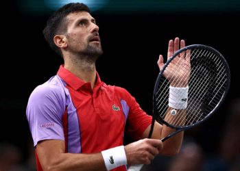Djokovic Avanza con Dificultad en el Masters de París a Cuartos de Final