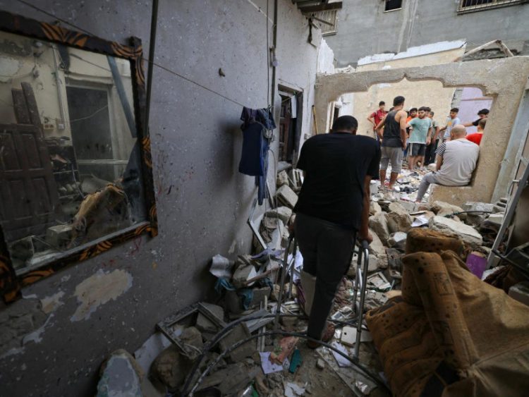 Bombardeo israelí alcanza convoy de ambulancias a las afueras del hospital en Gaza