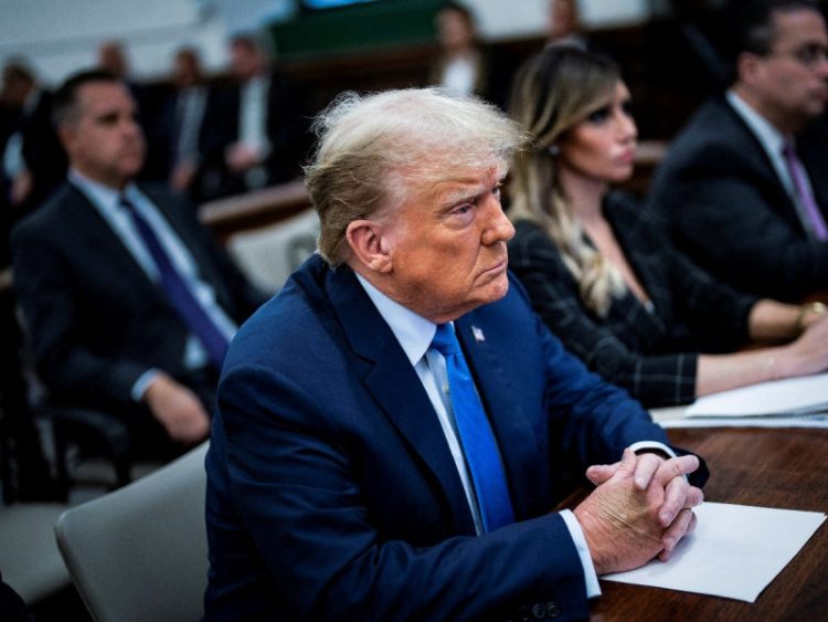 Trump testifica en su juicio por fraude en Nueva York y se enfrenta al juez