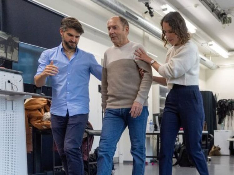 Implante Suizo Ayuda a Paciente con Parkinson a Recuperar su Movilidad