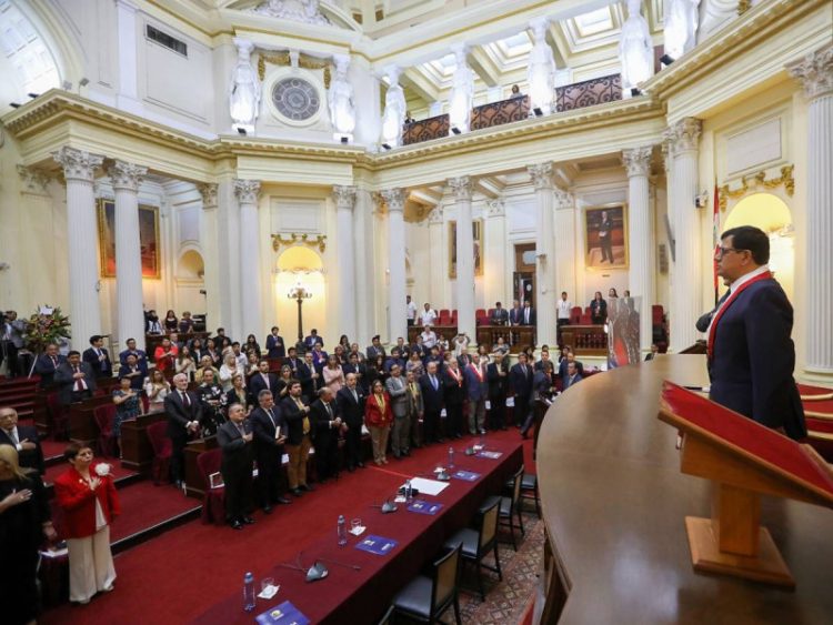 Congreso de Perú aprueba la restauración del Senado a pesar de críticas