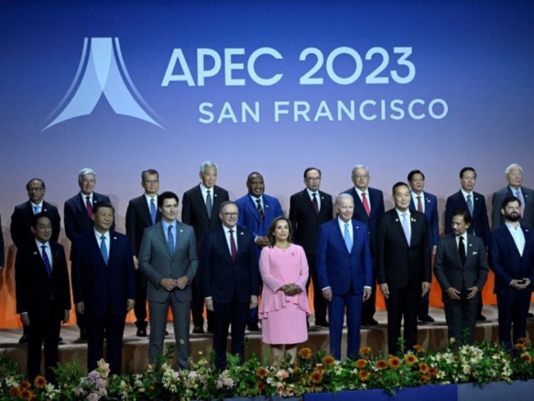 Presidente López Obrador figura en segunda fila en la foto oficial de la cumbre APEC en San Francisco