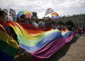 Rusia busca prohibir el movimiento LGBT+; peligro de detenciones