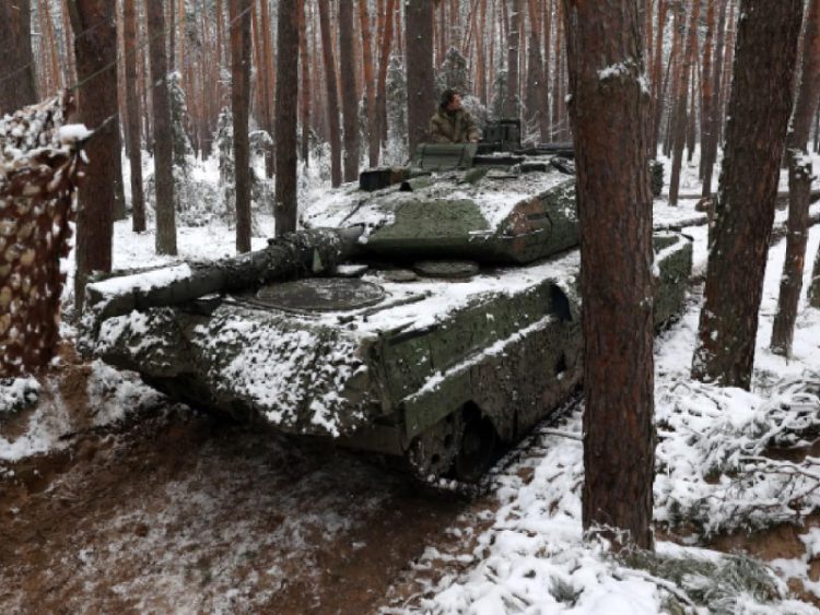 Alemania promete apoyo a Ucrania con 1.400 millones de dólares para enfrentar a Rusia