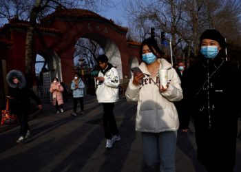 Científicos piden precaución ante brotes de neumonía en China