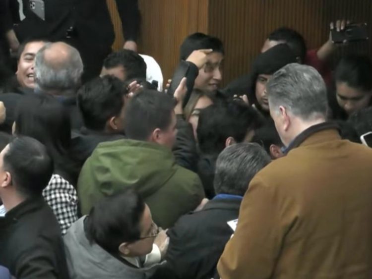 Partidarios de Movimiento Ciudadano irrumpen durante sesión legislativa