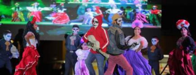 DISFRUTAN NEOLAREDENSES COLORIDA FIESTA cultural con el Festival Internacional de la Catrina