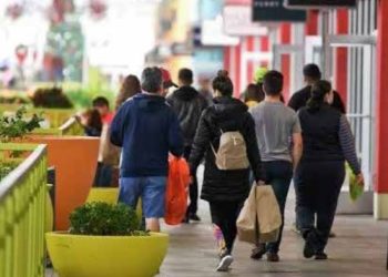 PREFIEREN ‘CYBER MONDAY’ Consumidores abarrotan tiendas por las ofertas