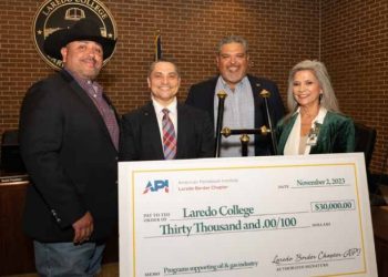 INDUSTRIA DEL PETRÓLEO Da becas a futuros trabajadores de LC