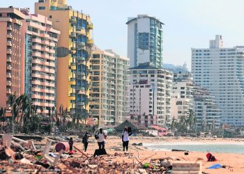 Cadenas hoteleras de Acapulco acuerdan apertura parcial para diciembre después de reunión con AMLO