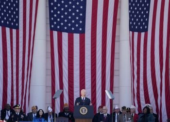 Equipo de Biden Acusa a Trump de Imitar a Hitler y Mussolini en su Retórica Política