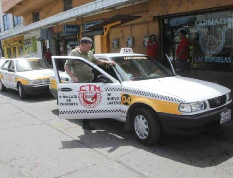 ACTUALIZARAN A TAXISTAS Preparan aplicación de transporte urbano