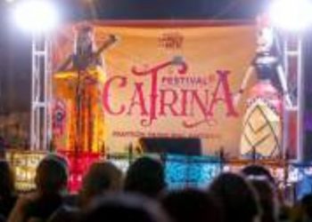 Disfrutan familias festival internacional de la Catrina en Panteón Municipal