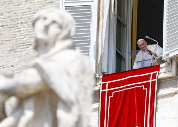 El Vaticano autoriza padrinos de bautismo transexuales, con condiciones