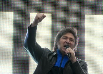 Con la economía en crisis, Argentina va a segunda vuelta reñida entre Massa y Milei