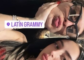 Peso Pluma y Nicki Nicole tomados de la mano irradian amor en la alfombra roja de los Latin Grammy 2023