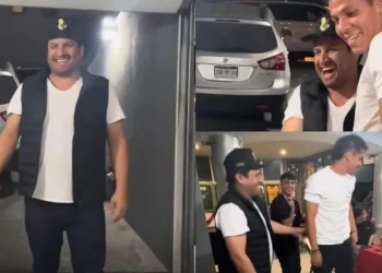 Julión Álvarez llega a fiesta tras escucharse a él mismo en canciones; reclama que no lo dejan dormir