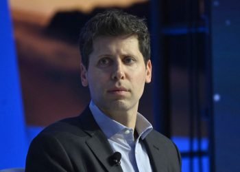 Empleados de OpenAI amenazan con irse a Microsoft tras despido de Sam Altman, creador de Chat GPT