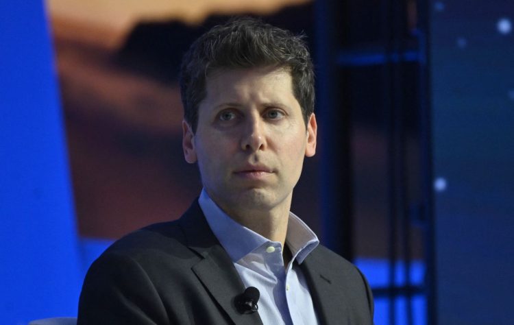 Empleados de OpenAI amenazan con irse a Microsoft tras despido de Sam Altman, creador de Chat GPT