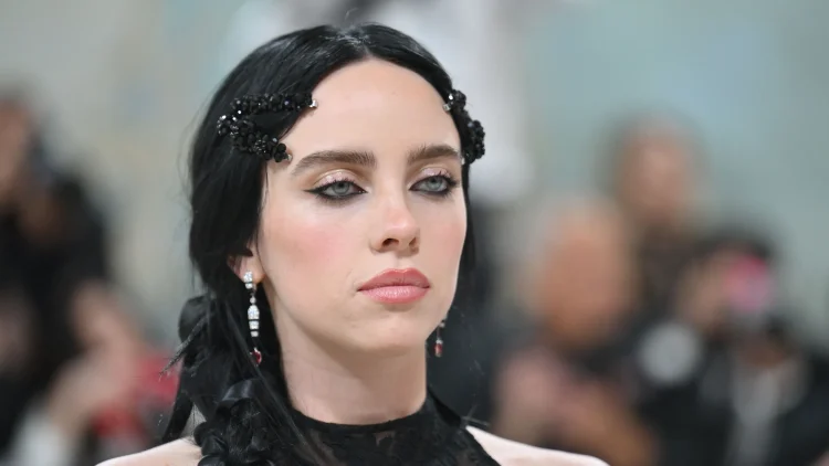 Billie Eilish explota contra críticas en redes tras salir del clóset; «déjenme en paz»