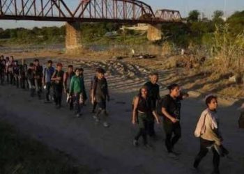 PARA DETENER MIGRACIÓN Suspenden cruces de ferrocarril en Texas
