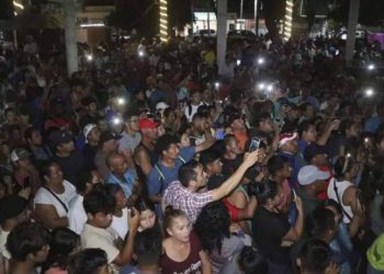 SALEN DE CHIAPAS EN NAVIDAD Nueva caravana migrante se dirige a Estados Unidos