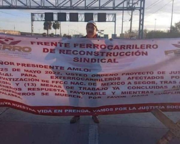 Protestan ex trabajadores ferrocarrileros; exigen pago