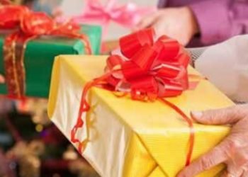 MEXICANOS LISTOS PARA CELEBRAR Gastarán $4 mil 868 en regalos navideños