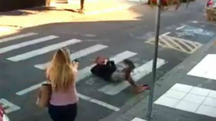 Brasil condecora a una policía que mató a tiros a un atracador en la puerta de un colegio