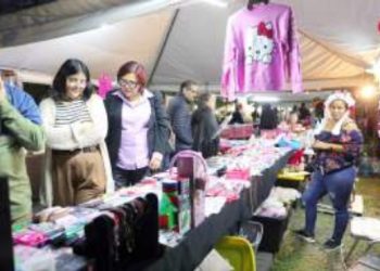 BAZAR UNE EDICIÓN NAVIDEÑO Emprendedores generan ventas