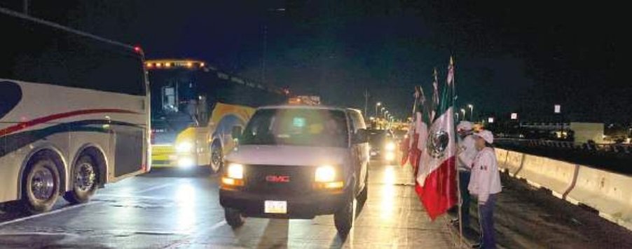 PREFIEREN NUEVO LAREDO Arriba caravana de m s de 3 mil veh culos