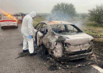 Encuentran cuatro cuerpos carbonizados en un vehículo incendiado, en Ciudad Victoria